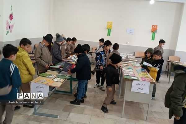 نمایشگاه کتاب در هفته بسیج در دبستان شهید محمدباقر صدر رودهن