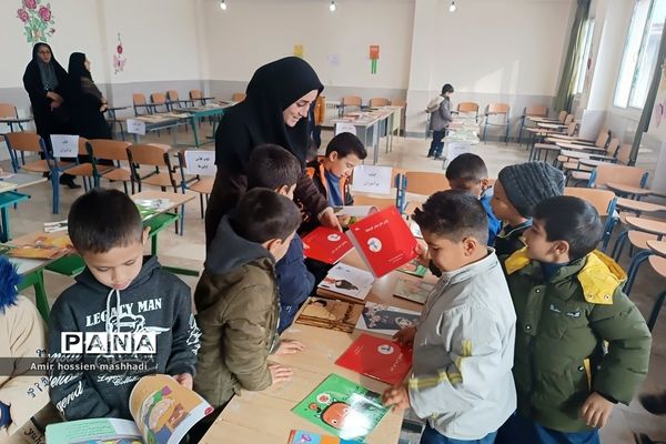 نمایشگاه کتاب در هفته بسیج در دبستان شهید محمدباقر صدر رودهن