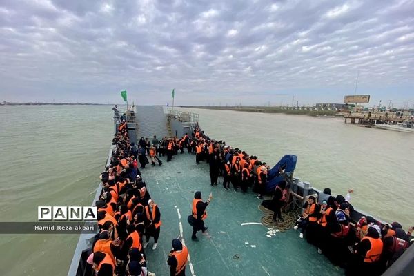 حضور دختران دانش‌آموز رودهن در اردوی راهیان نور