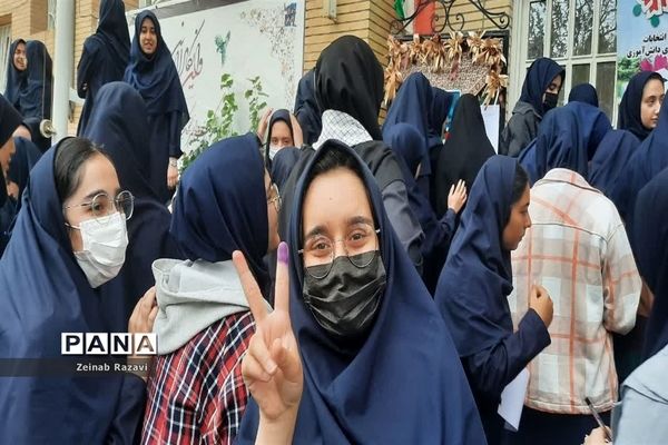 انتخابات شورای دانش‌آموزی دبیرستان تیزهوشان شهیده حسنی سعدی قم