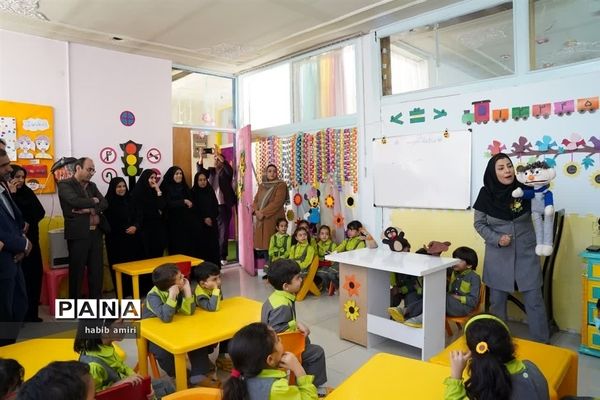 رونمایی از اولین مجوز فعالیت و تابلوی کودکستان در استان اصفهان