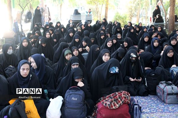 اعزام دانش‌آموزان مدارس دخترانه ناحیه چهار قم به اردوی راهیان نور
