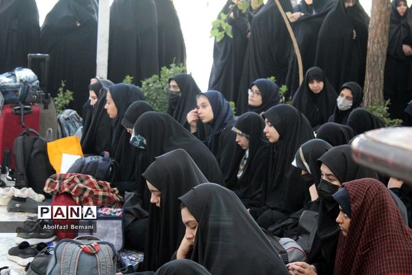 اعزام دانش‌آموزان مدارس دخترانه ناحیه چهار قم به اردوی راهیان نور