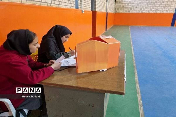 انتخابات انجمن ورزشی دبیرستان نمونه دولتی نجابت