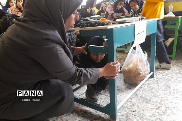 آموزش اقدامات ضروری هنگام وقوع زلزله در دبیرستان آزاده رودهن