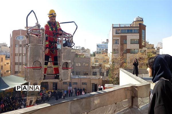 مانور زلزله دردبیرستان فرزانگان امین ۱, ناحیه ۳