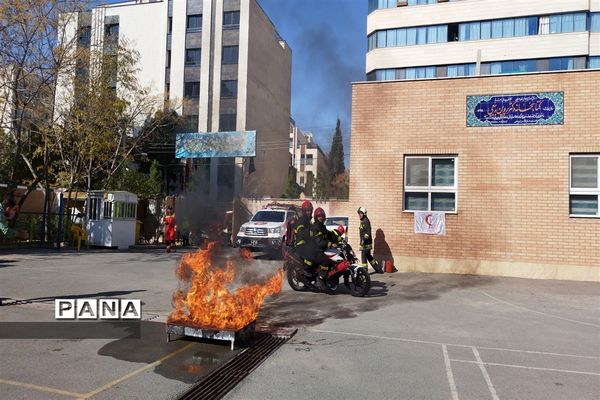 مانور زلزله دردبیرستان فرزانگان امین ۱, ناحیه ۳