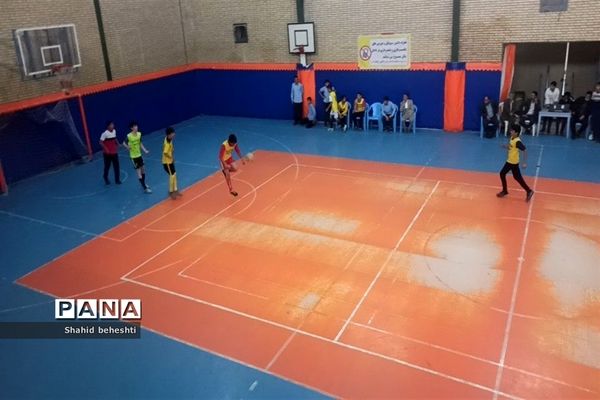 برگزاری اختتامیه مسابقات فوتسال درون مدرسه‌ای دبیرستان شهید بهشتی دوره اول