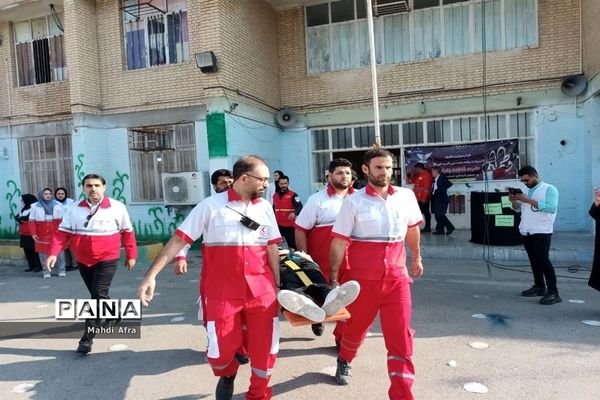 بیست و پنجمین مانور سراسری زلزله و ایمنی در دبستان شهید مرتب بهبهان