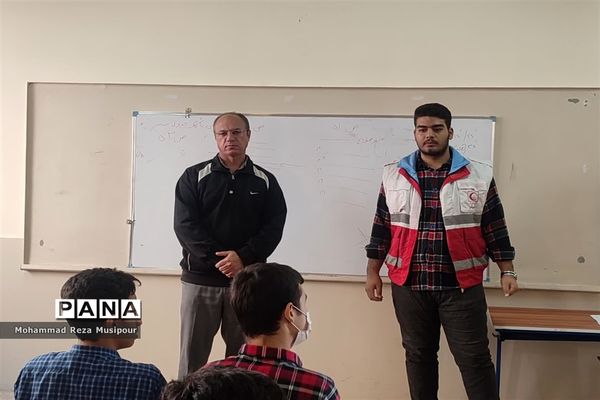 مانور سراسری زلزله در دبیرستان مسلم شهرستان ملارد
