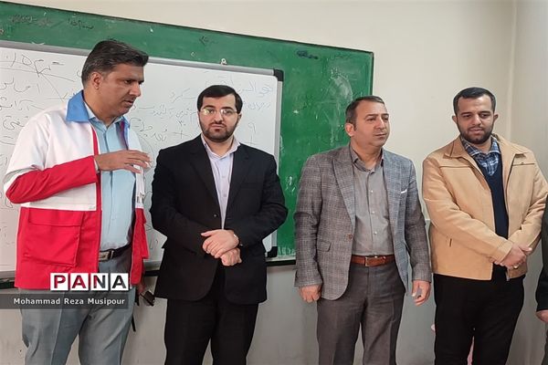 مانور سراسری زلزله در دبیرستان مسلم شهرستان ملارد