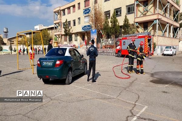 مانور سراسری زلزله در دبیرستان مسلم شهرستان ملارد