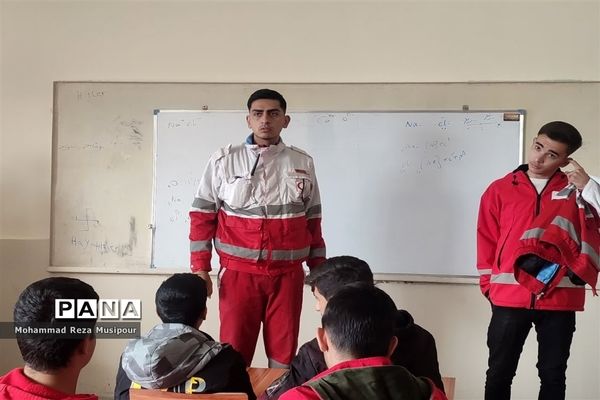 مانور سراسری زلزله در دبیرستان مسلم شهرستان ملارد