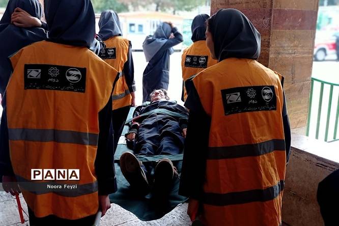 برگزاری مانور زلزله در دبیرستان بعثت ناحیه یک شهرری