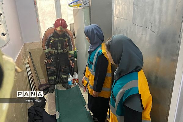 برگزاری مانور زلزله در دبیرستان بعثت ناحیه یک شهرری