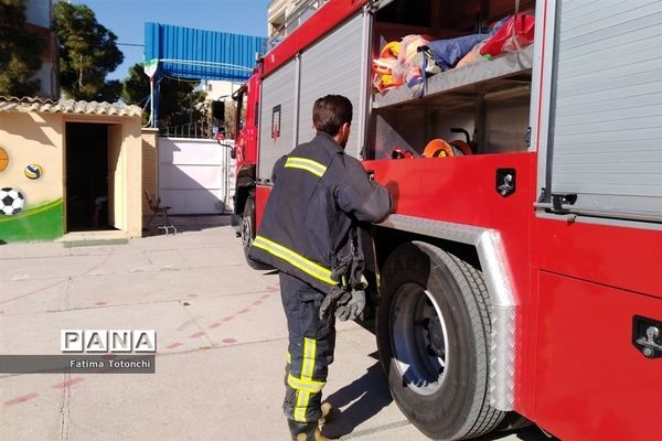 مانور زلزله و ایمنی در دبیرستان حاج علی اکبر گراشی ناحیه 3 شیراز