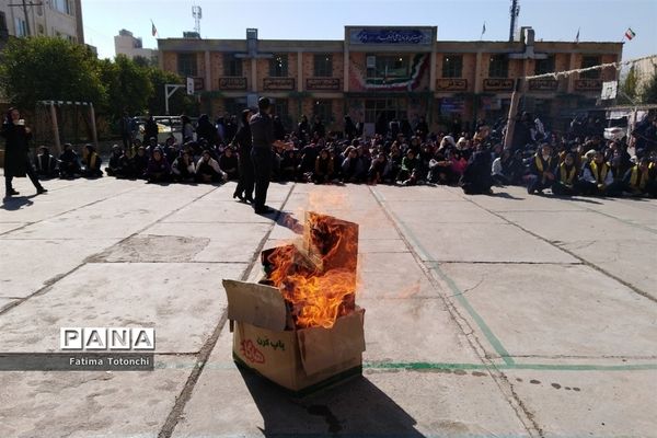 مانور زلزله و ایمنی در دبیرستان حاج علی اکبر گراشی ناحیه 3 شیراز