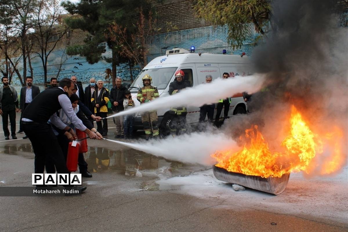 مانور زلزله ناحیه۶ مشهد در هنرستان شاهد کار و اندیشه