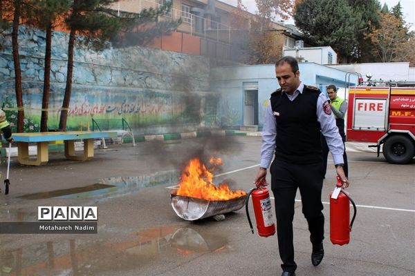 مانور زلزله ناحیه۶ مشهد در هنرستان شاهد کار و اندیشه