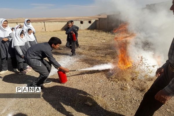 برگزاری مانور زلزله در مدارس بزینه‌رود