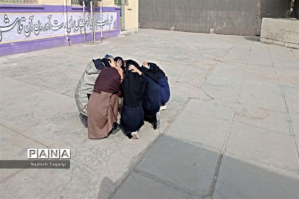 بیست و پنجمین دوره مانور زلزله در مدارس سطح شهرستان مه ولات