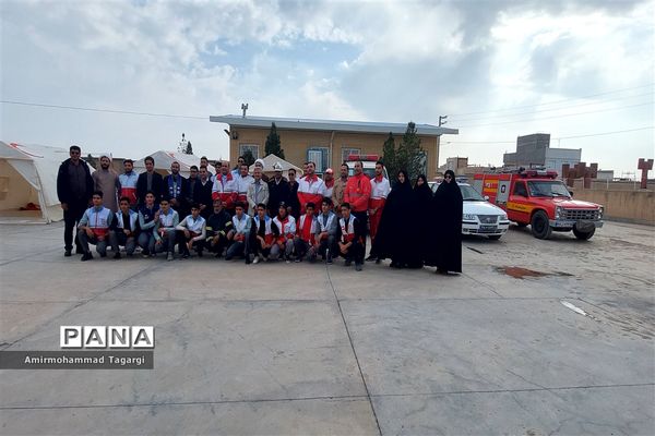 بیست و پنجمین دوره مانور زلزله با شعار مدرسه ایمن، جامعه تاب آور در دبیرستان نمونه امام علی(ع)