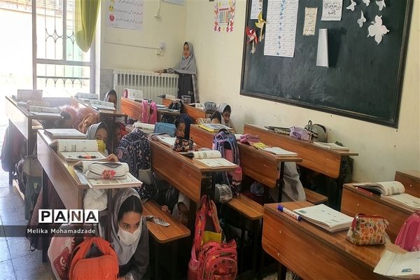 برگزاری کارگاه آموزشی مانور زلزله ویژه دانش‌آموزان و والدین دبستان معلم  و هدف شهرستان کاشمر