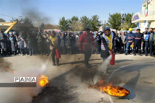 برگزاری مانور زلزله در مدارس شهرستان ورزنه