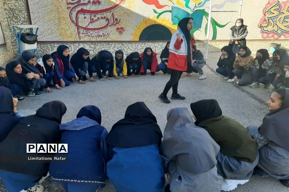اجرای نمادین مانور زلزله در مدارس آباده
