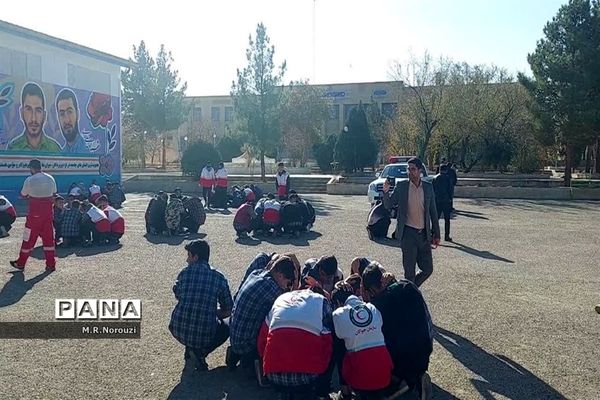 برگزاری مانور زلزله در دبیرستان‌های قم