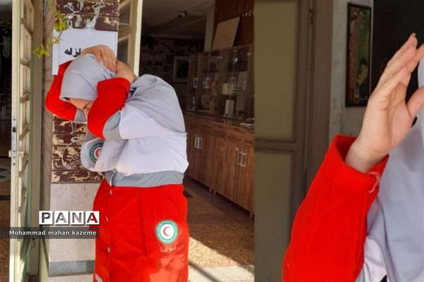 برگزاری مراسم مانور زلزله در دبستان حضرت ابوالفضل(ع) ناحیه یک شیراز