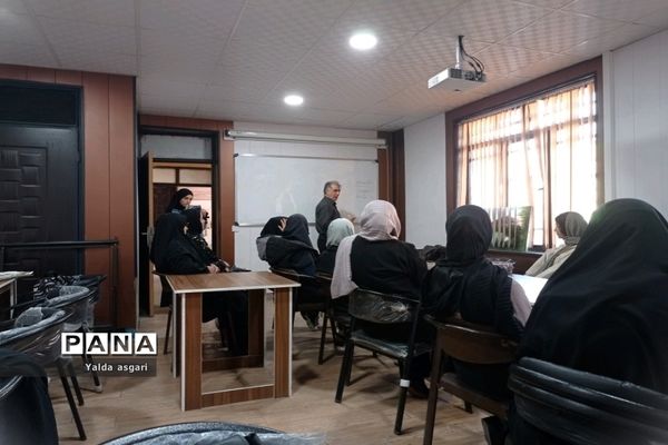 برگزاری کلاس آموزشی عکاسی، ویژه دانش‌آموزان خبرنگار پانا در کانون هدایت شهرستان ورامین