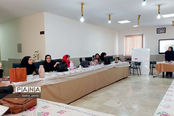 برگزاری چهارمین جلسه آموزش ریاضی پایه ششم درآموزش و پرورش رودهن