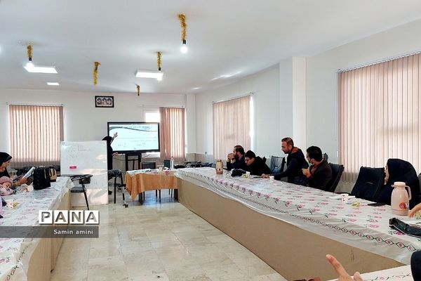 برگزاری چهارمین جلسه آموزش ریاضی پایه ششم درآموزش و پرورش رودهن