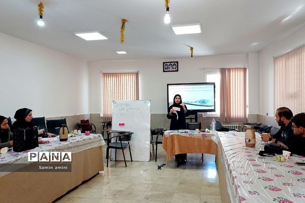 برگزاری چهارمین جلسه آموزش ریاضی پایه ششم درآموزش و پرورش رودهن