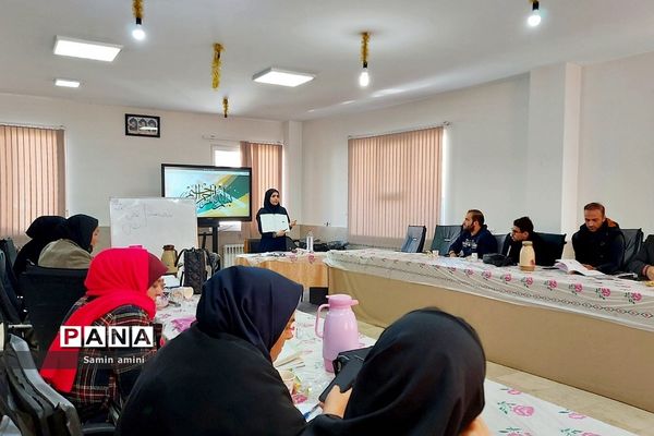 برگزاری چهارمین جلسه آموزش ریاضی پایه ششم درآموزش و پرورش رودهن
