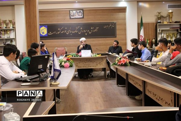 جلسه هم اندیشی انجمن اسلامی دانش‌آموزان ناحیه یک بهارستان