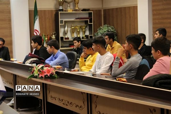 جلسه هم اندیشی انجمن اسلامی دانش‌آموزان ناحیه یک بهارستان
