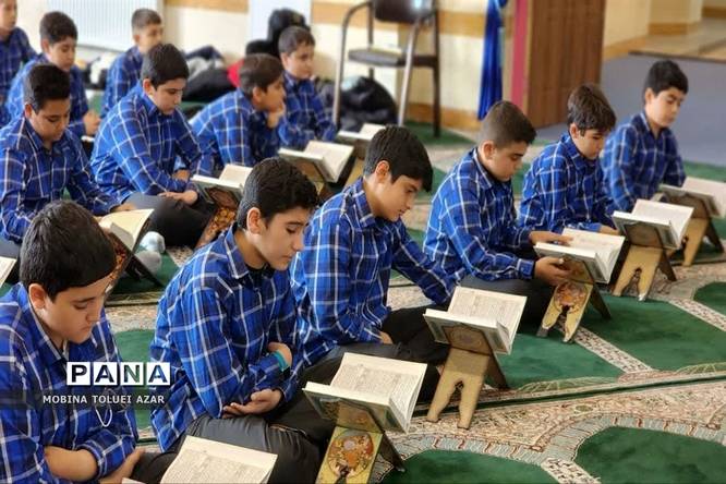 محفل انس با قرآن دانشآموزی در ناحیه یک بهارستان