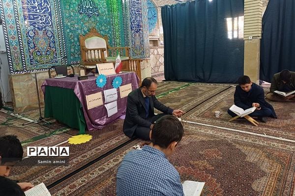 برگزاری محفل انس با قرآن در آموزش و پرورش رودهن