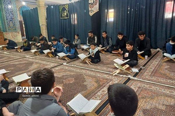برگزاری محفل انس با قرآن در آموزش و پرورش رودهن