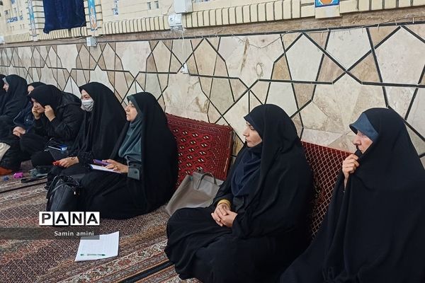 برگزاری محفل انس با قرآن در آموزش و پرورش رودهن