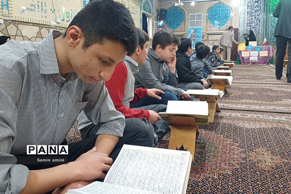 برگزاری محفل انس با قرآن در آموزش و پرورش رودهن