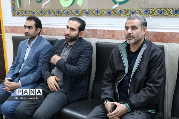 تقدیر از فرزندان شهدا و برگزیدگان مسابقات قرآنی در آموزشگاه ندای فاطمه(س) ناحیه دو ری