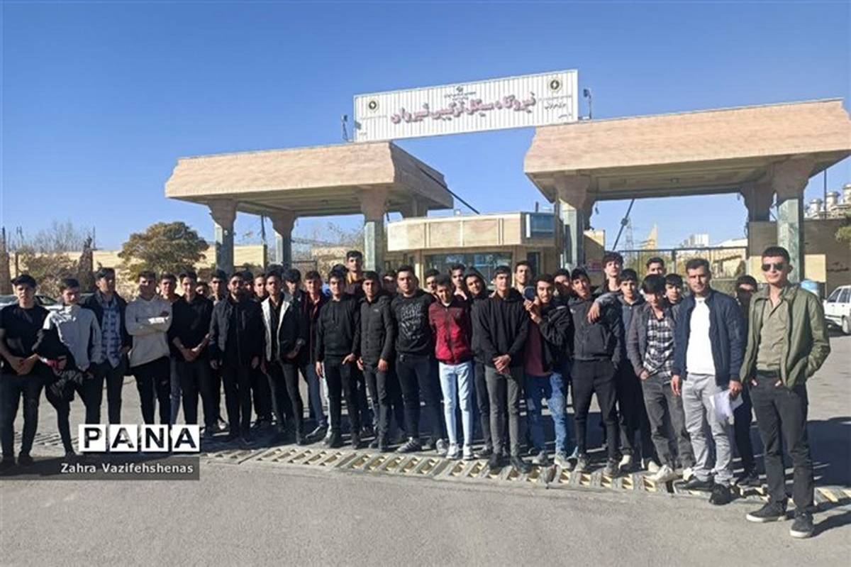 بازدید دانش‌آموزان هنرستان امام خمینی(ره) شیروان از نیروگاه سیکل ترکیبی