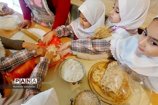 تدریس خلاقانه در دبستان حکمت نبوی ناحیه دو ری