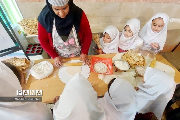 تدریس خلاقانه در دبستان حکمت نبوی ناحیه دو ری