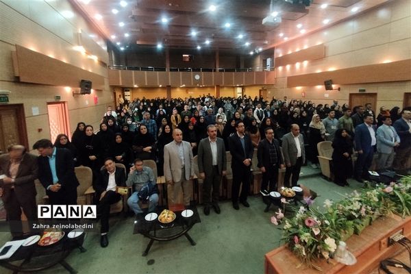 مراسم تجلیل از مقام‌آوران جشنواره نوجوان خوارزمی در ناحیه یک شیراز