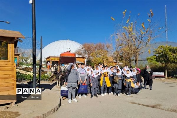 بازدید دانش‌آموزان از پارک ژوراسیک مشهد