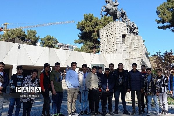 اردوی دانش‌آموزان دبیرستان دوره اول سما و ۱۳ آبان رودهن در مشهد مقدس